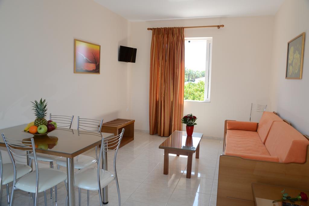 Maria'S Filoxenia Suites 드레파논 외부 사진