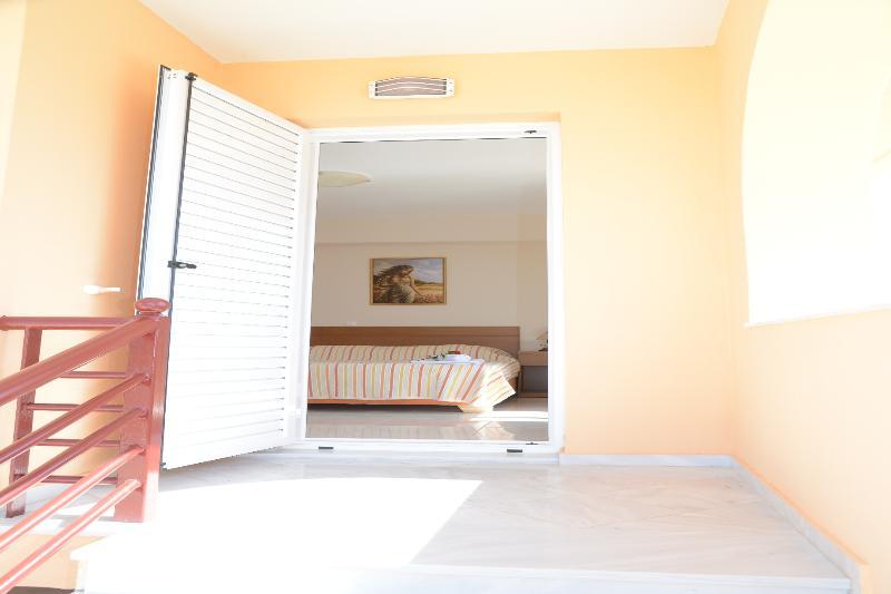Maria'S Filoxenia Suites 드레파논 외부 사진